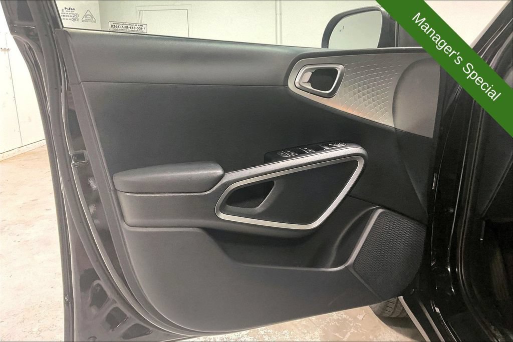 Used 2025 Kia Soul LX FWD image 21