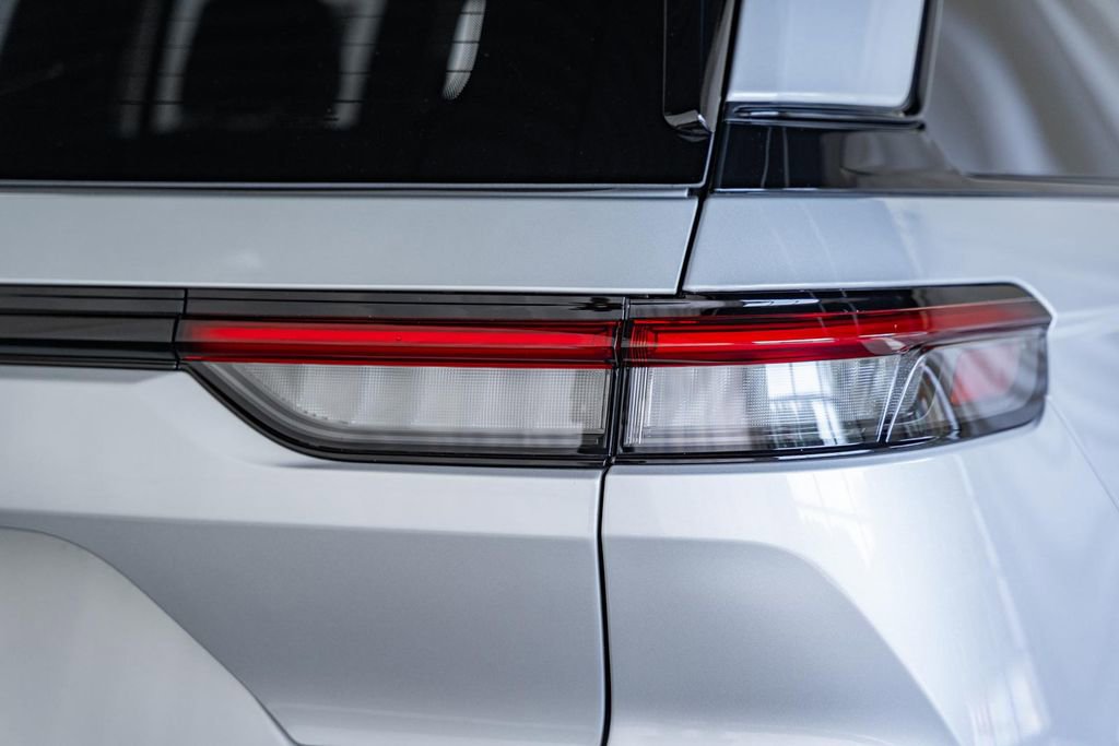 New 2025 Jeep Grand Cherokee Altitude image 6