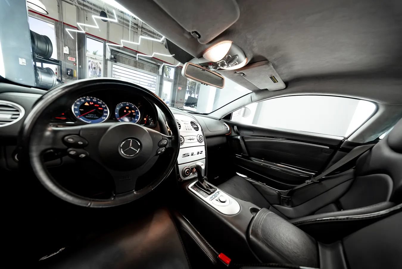Used 2006 Mercedes-Benz SLR image 2