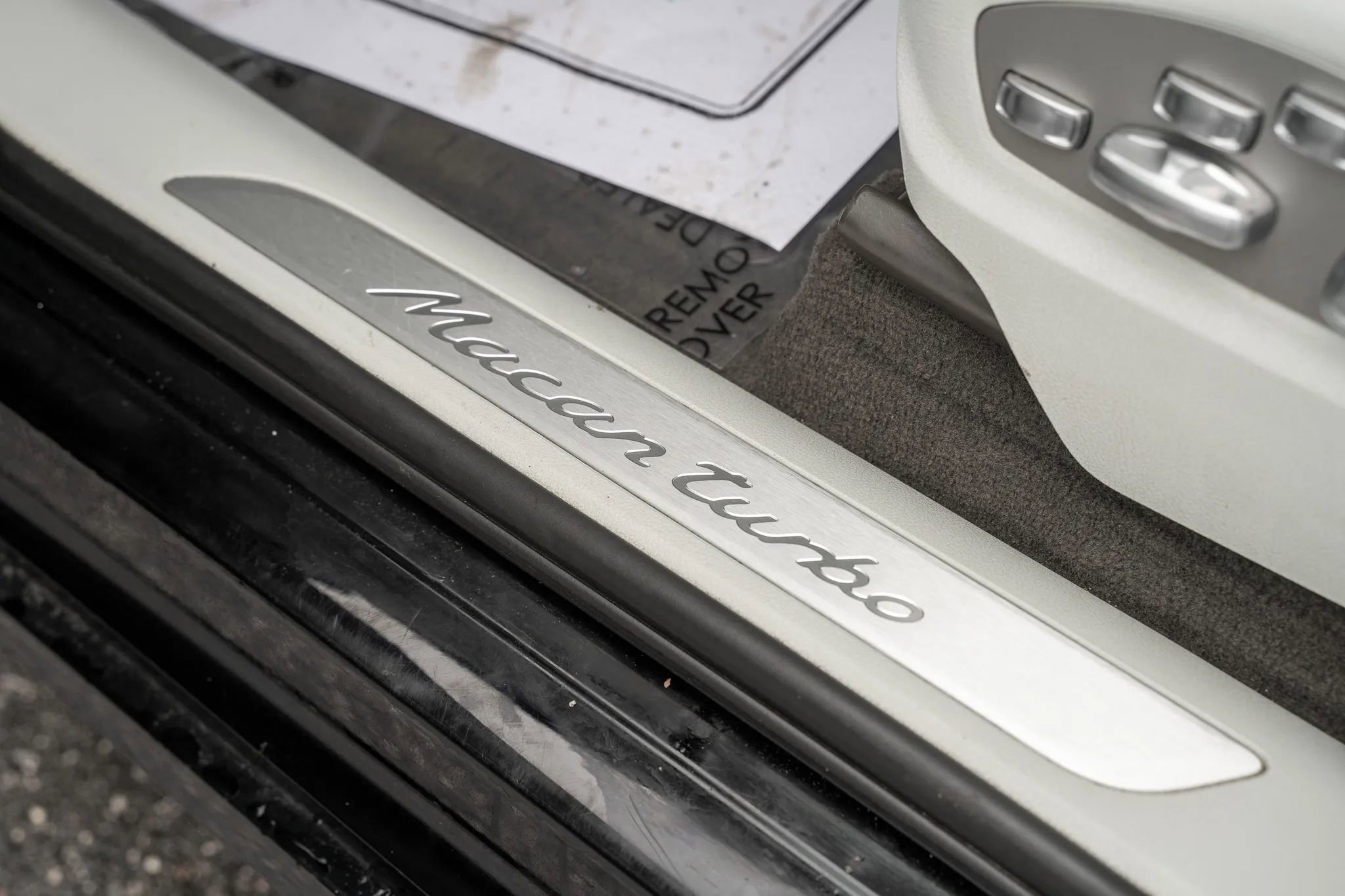 Used 2018 Porsche Macan Turbo image 19