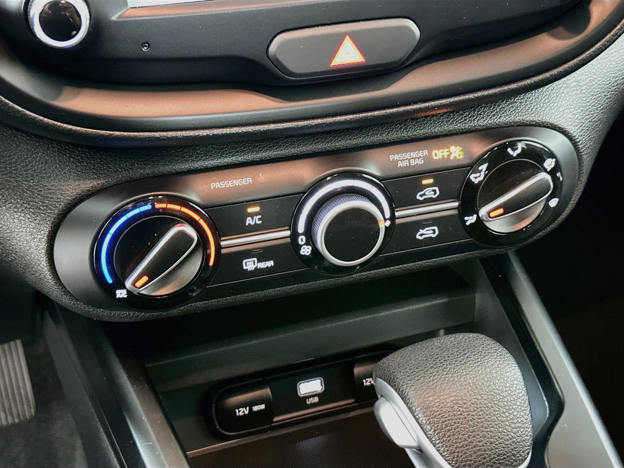 Used 2025 Kia Soul LX w/ LX Technology Package FWD image 23