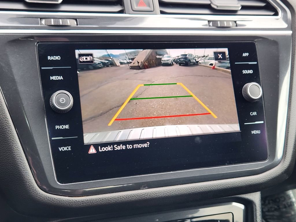 Used 2022 Volkswagen Tiguan SE R-Line image 9