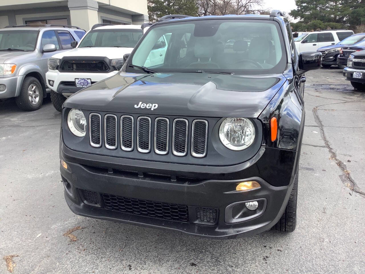 Used 2015 Jeep Renegade Latitude w/ Popular Equipment Group AWD/4WD image 4