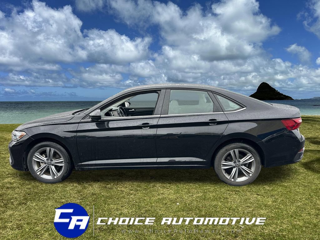 Used 2024 Volkswagen Jetta SE image 3