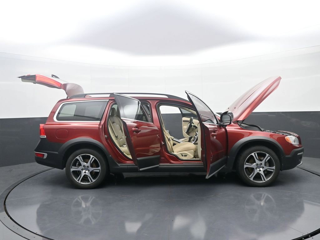 Used 2015 Volvo XC70 T6 w/ Proximity Package AWD/4WD image 44