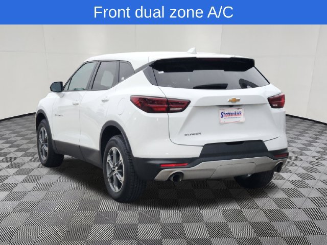 Used 2025 Chevrolet Blazer LT FWD image 3
