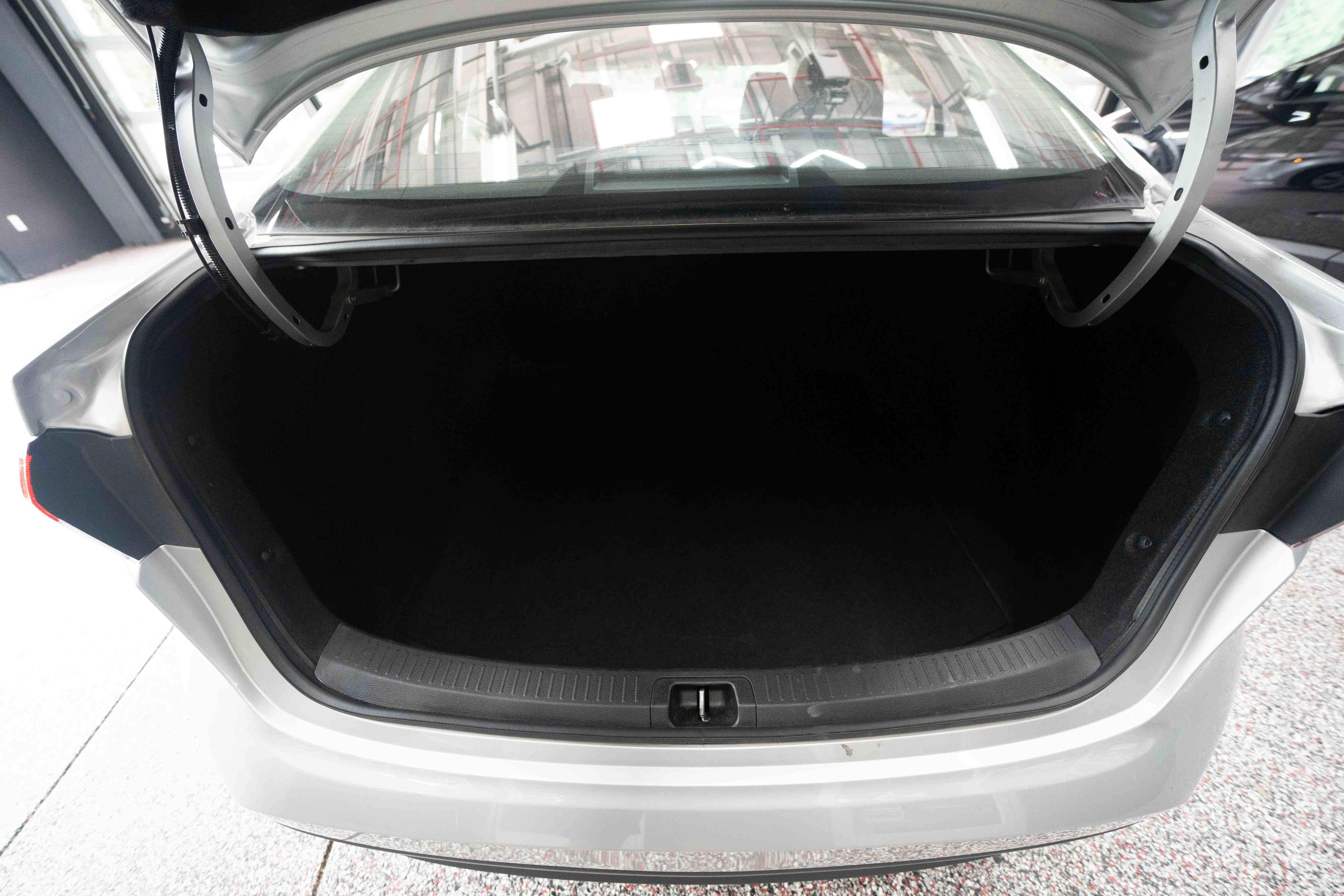 Used 2025 Toyota Corolla LE FWD image 27