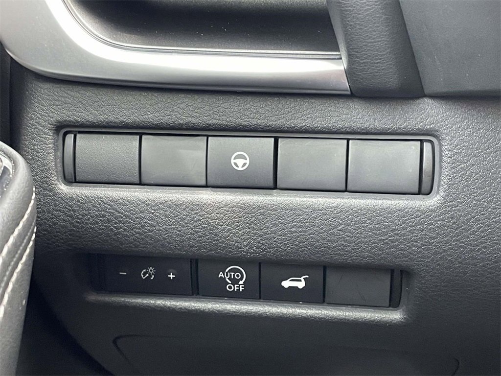 Used 2023 Nissan Rogue SV w/ SV Premium B Package image 20