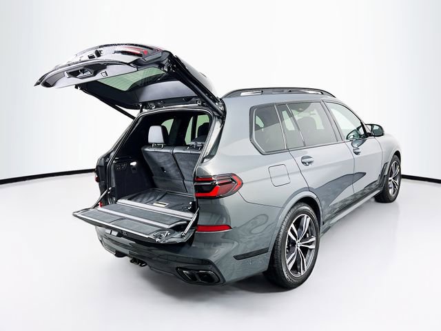 Used 2025 BMW X7 M60i image 6