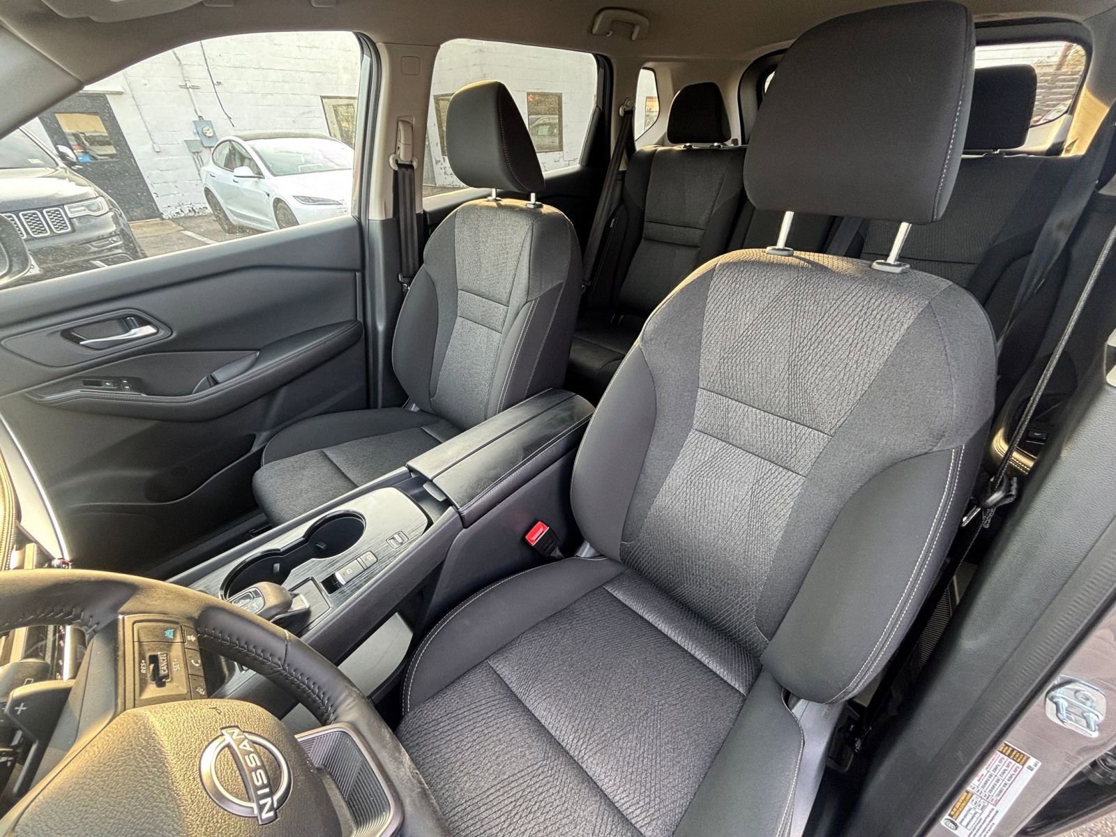 Used 2025 Nissan Rogue SV image 38