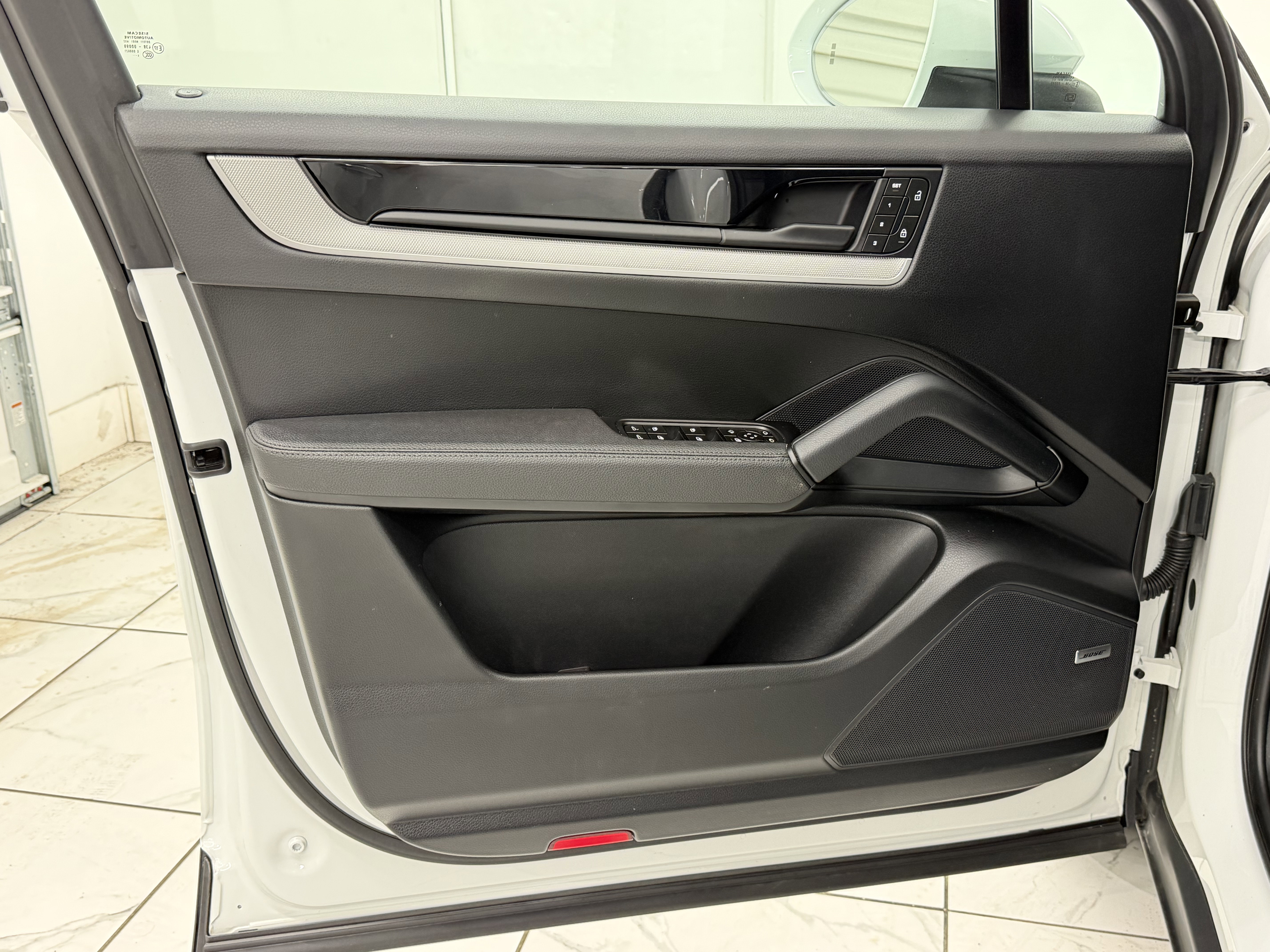 Certified 2025 Porsche Cayenne image 27