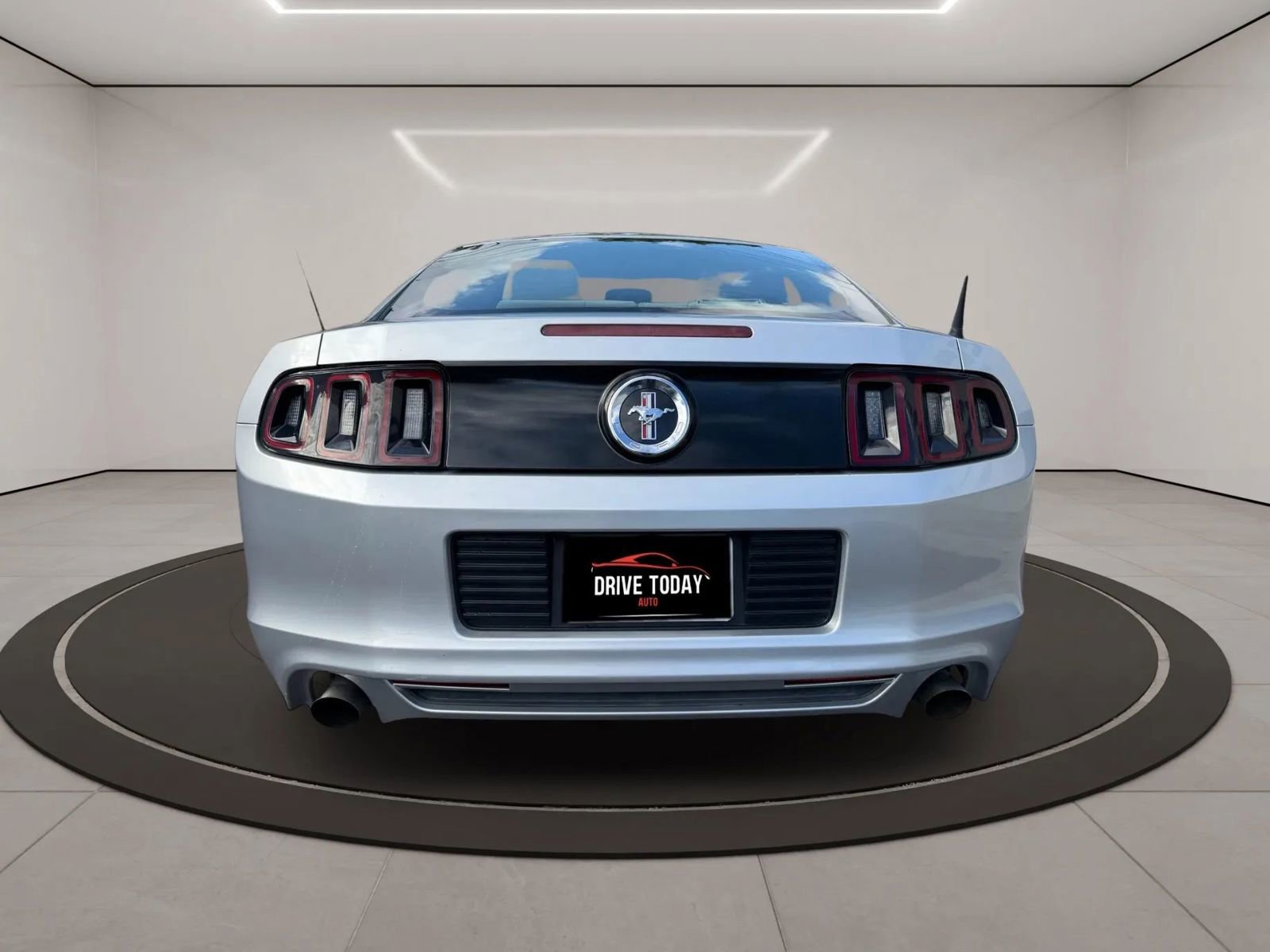 Used 2013 Ford Mustang GT RWD image 4
