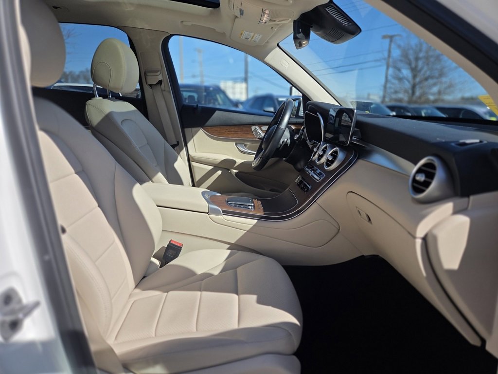 Used 2022 Mercedes-Benz GLC 300 4MATIC w/ Premium Package Lite image 27