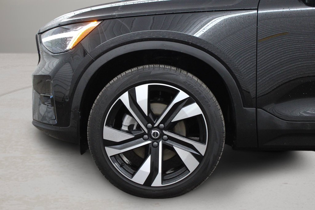 Used 2025 Volvo XC40 B5 Ultra AWD/4WD image 6