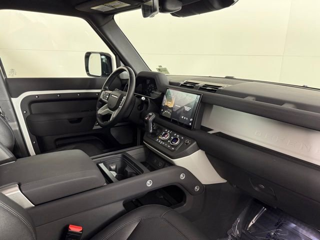Used 2023 Land Rover Defender 130 SE image 31