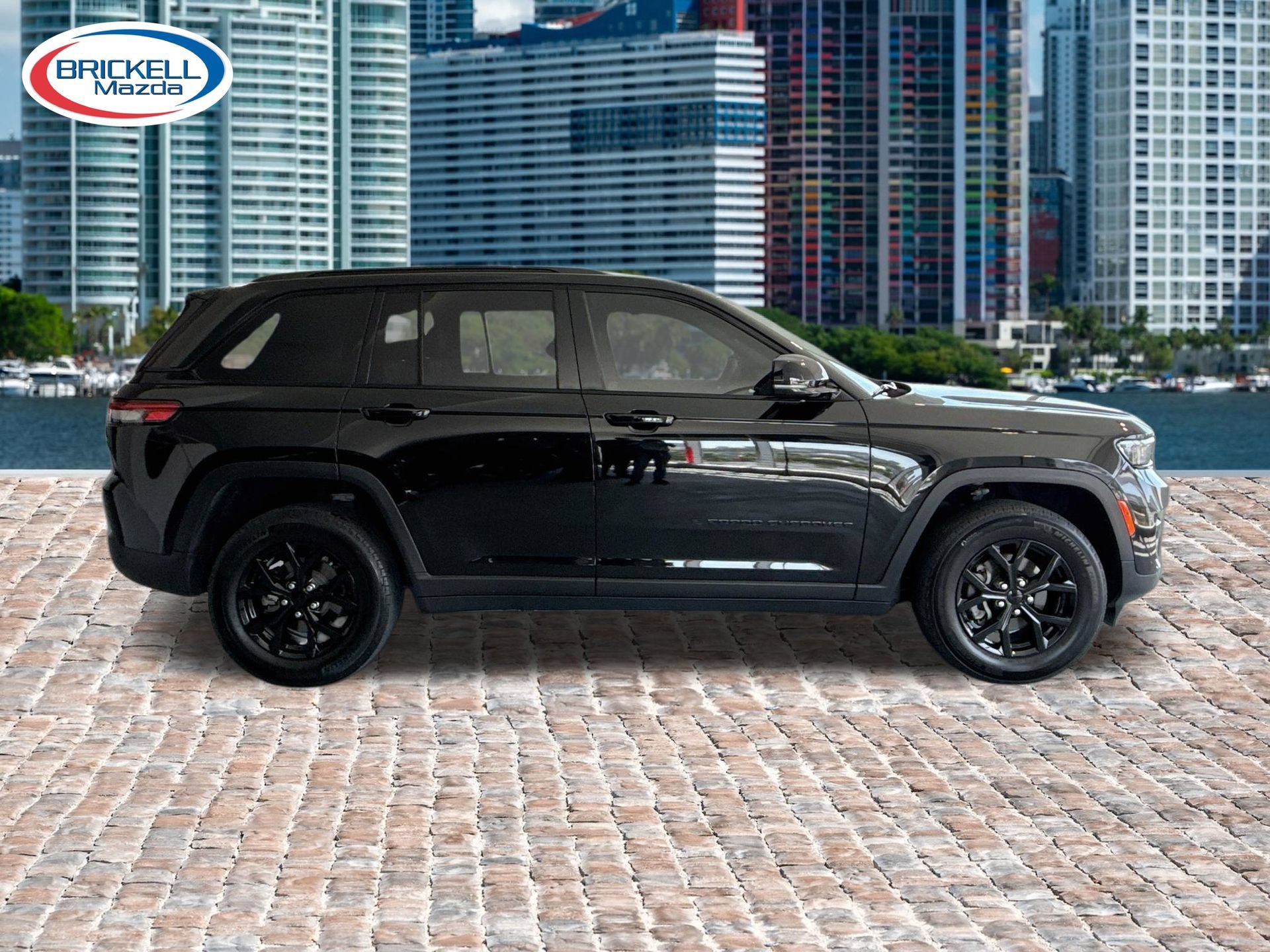 Used 2024 Jeep Grand Cherokee Altitude RWD image 2