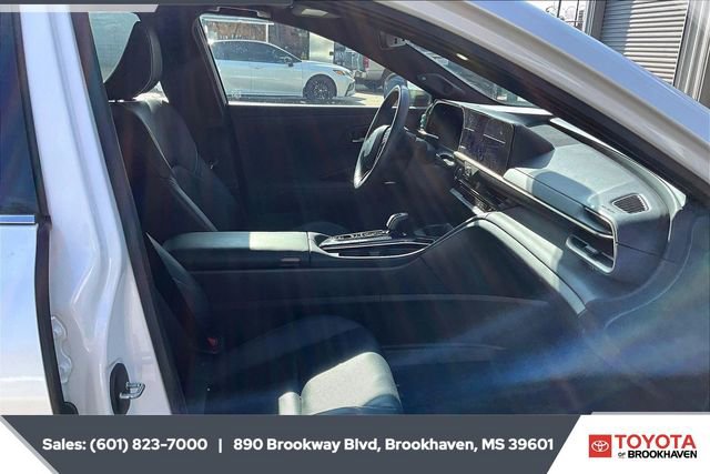 Used 2024 Toyota Crown Limited image 6