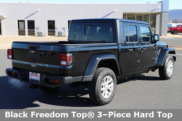 Used 2023 Jeep Gladiator Sport image 5