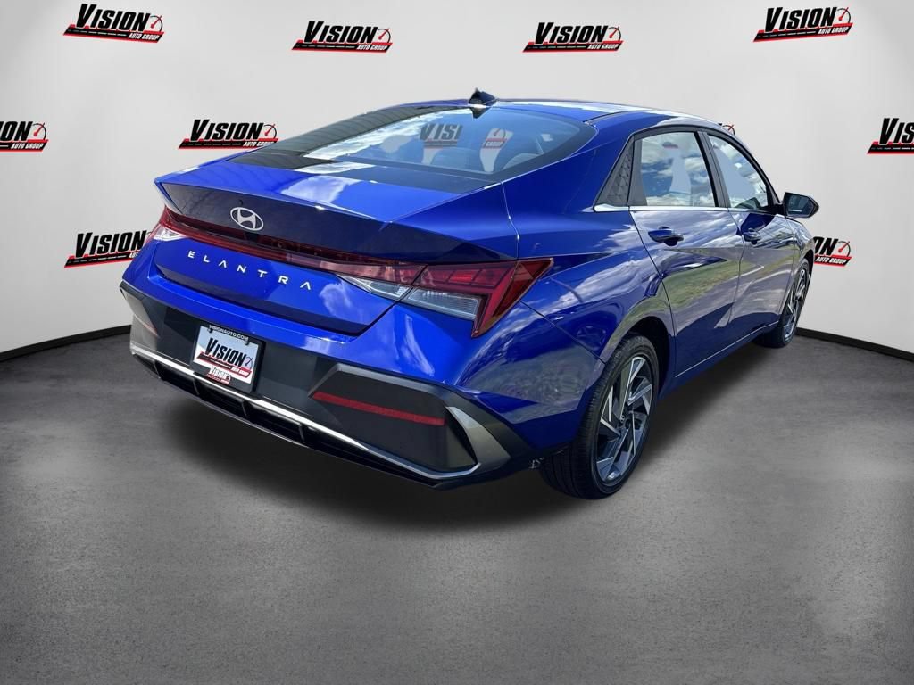Certified 2025 Hyundai Elantra SEL FWD image 5