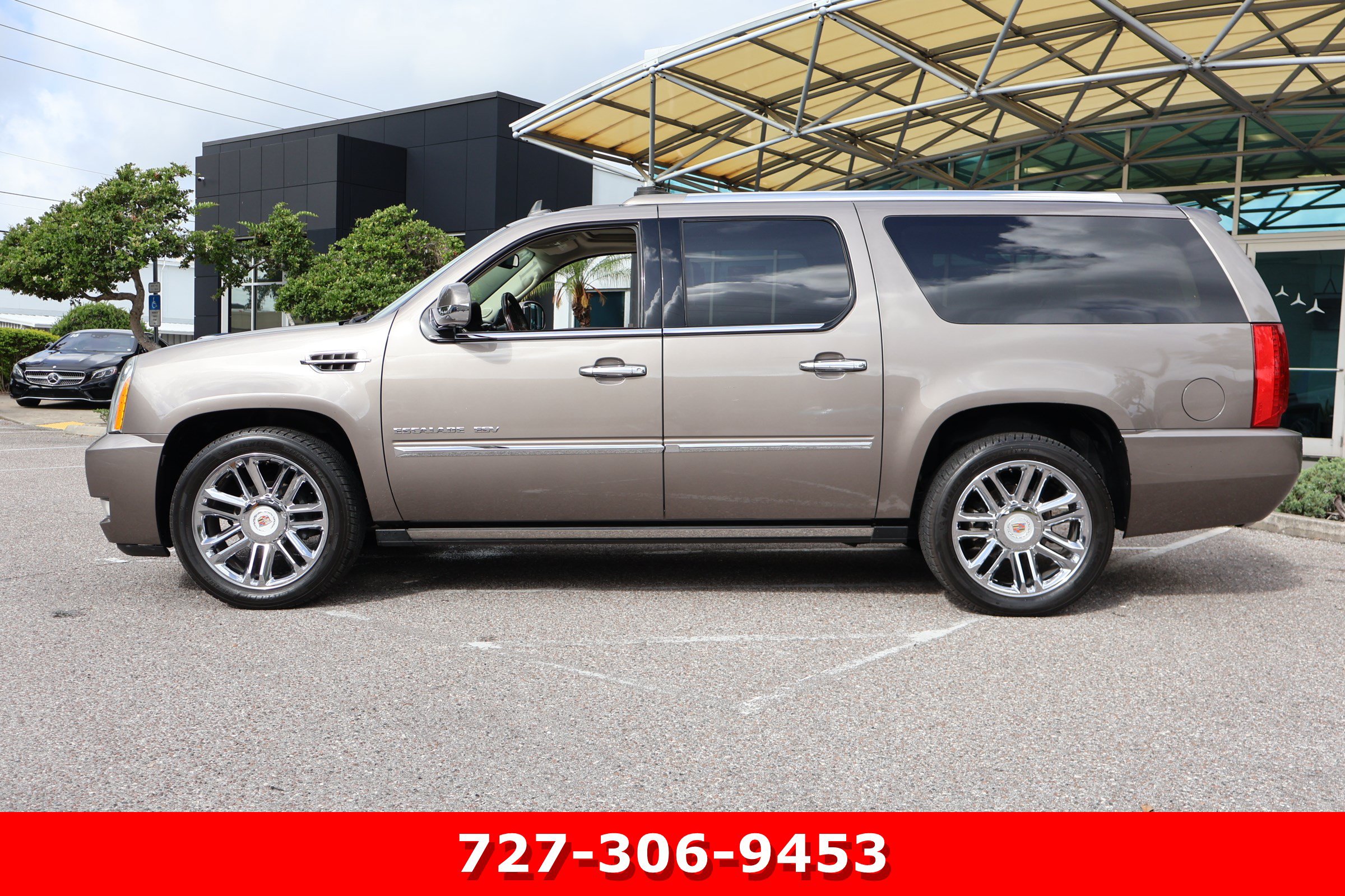 Used 2013 Cadillac Escalade ESV Platinum RWD image 6