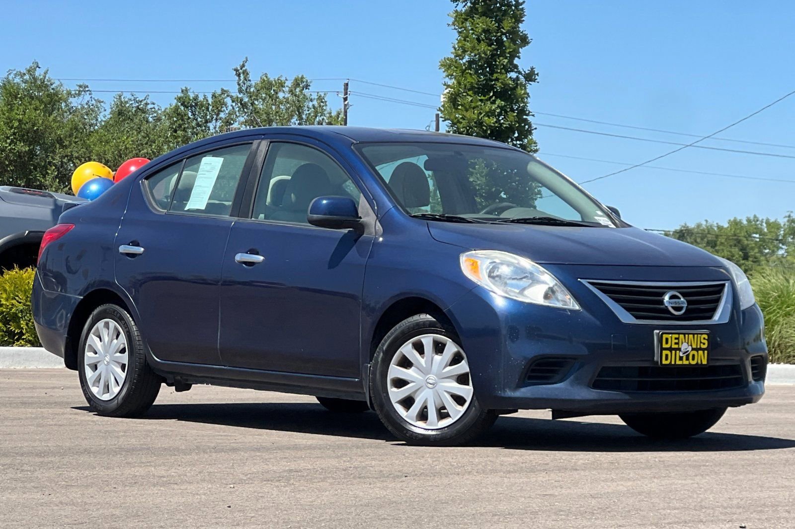Used 2014 Nissan Versa SV FWD image 2