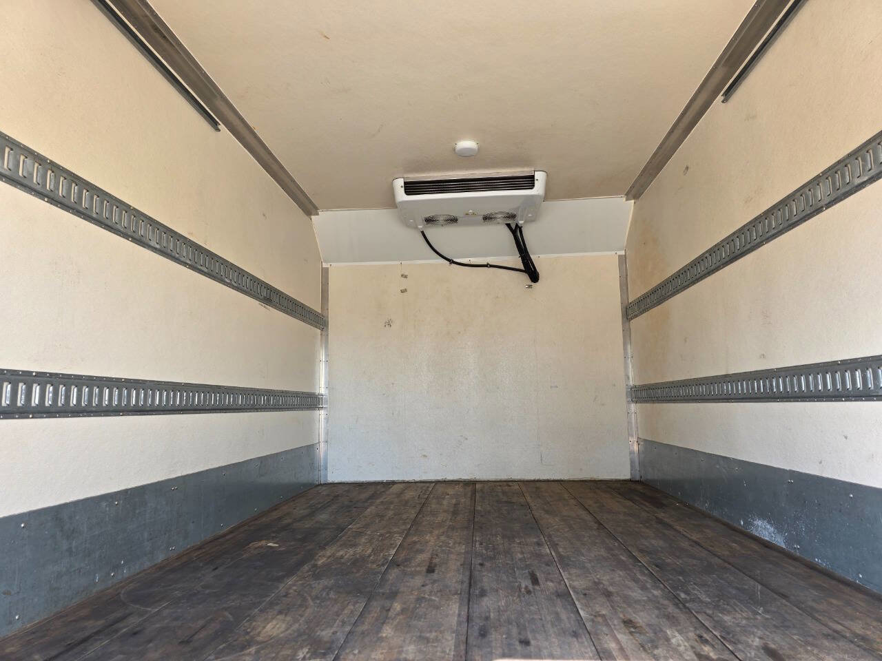 Used 2016 Ford F550 2WD Regular Cab Super Duty image 4