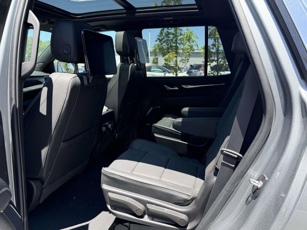 Used 2023 GMC Yukon Denali w/ Denali Reserve Package AWD/4WD image 6