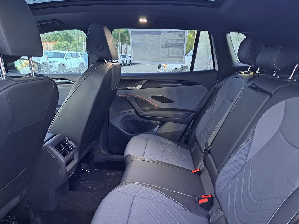New 2026 Volkswagen Tiguan SE R-Line FWD image 4