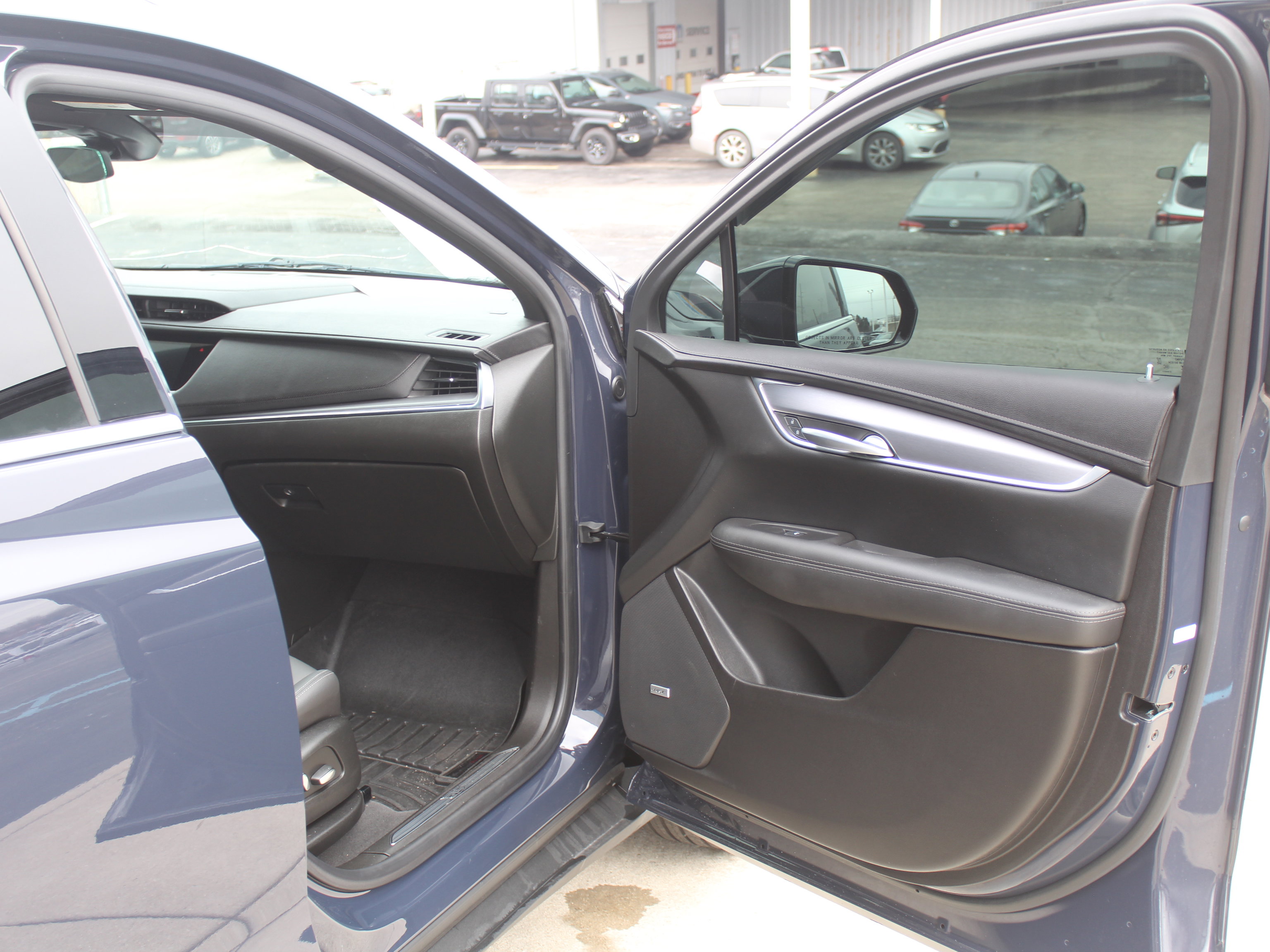 Used 2025 Cadillac XT5 Luxury image 25