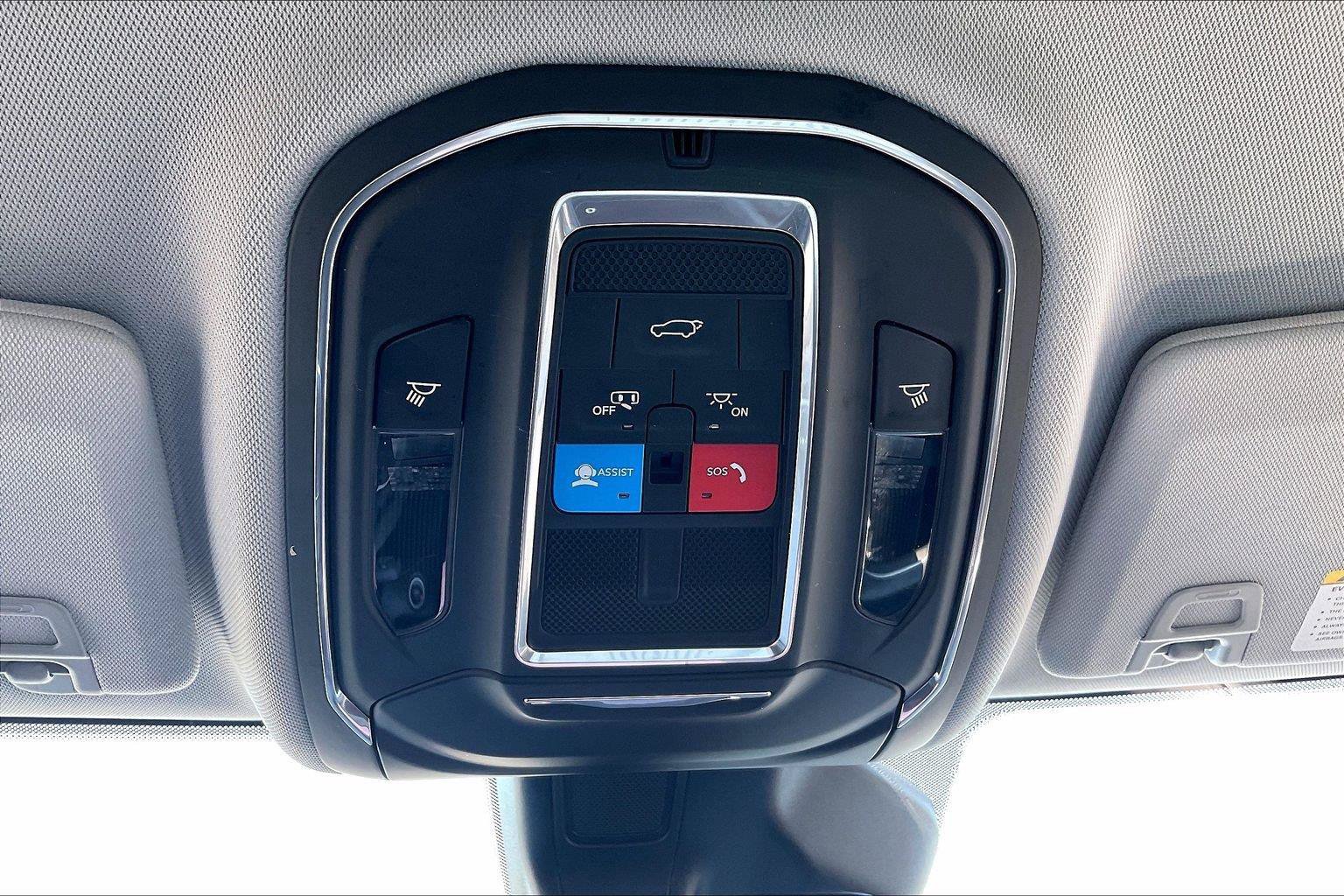 Used 2023 Jeep Grand Cherokee L Limited AWD/4WD image 37