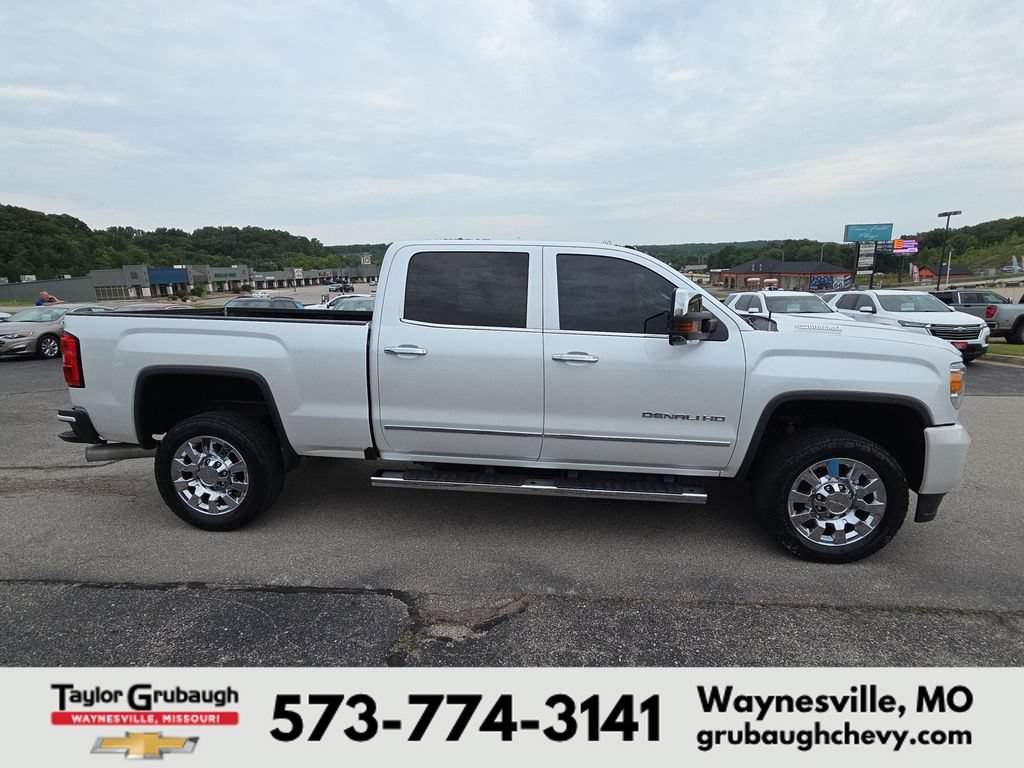 Used 2018 GMC Sierra 2500 Denali w/ Duramax Plus Package AWD/4WD image 10