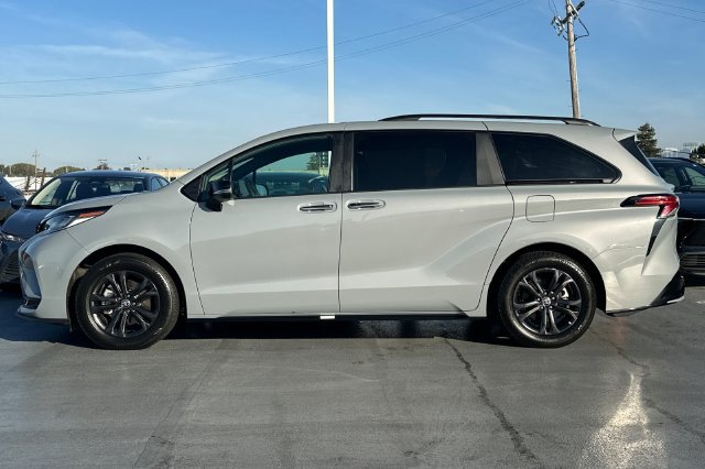 Certified 2025 Toyota Sienna XSE w/ XSE Premium Package AWD/4WD image 7