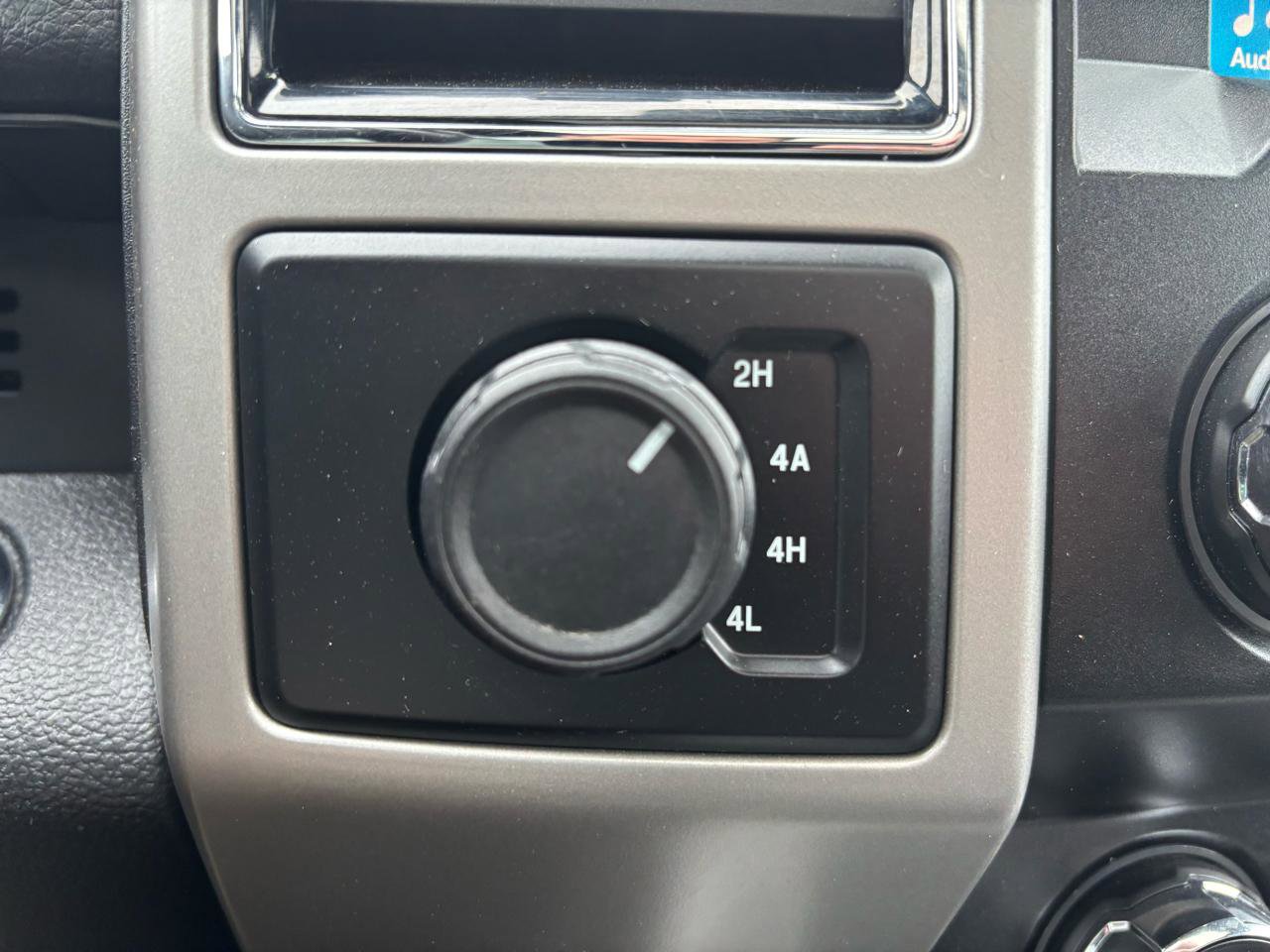 Used 2019 Ford F150 Lariat image 23