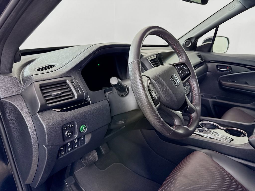 Used 2025 Honda Ridgeline Black Edition image 9