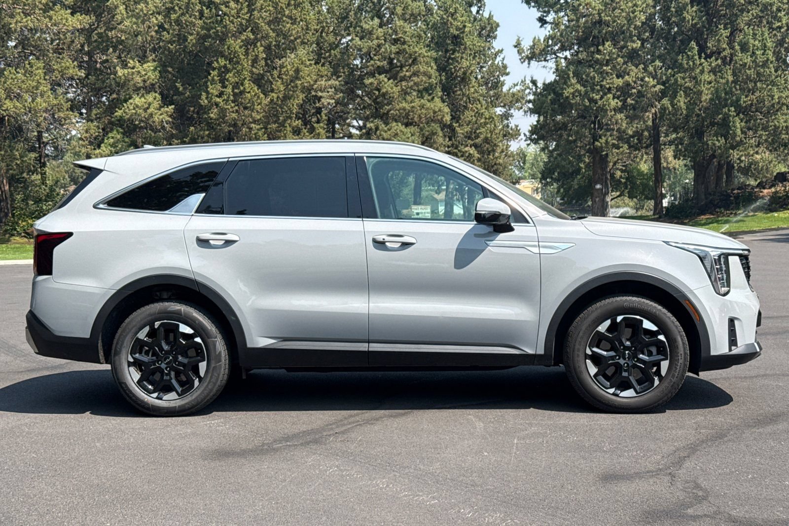 Used 2025 Kia Sorento S AWD/4WD image 3