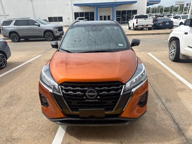 Used 2024 Nissan Kicks SR w/ SR Premium Package FWD image 2