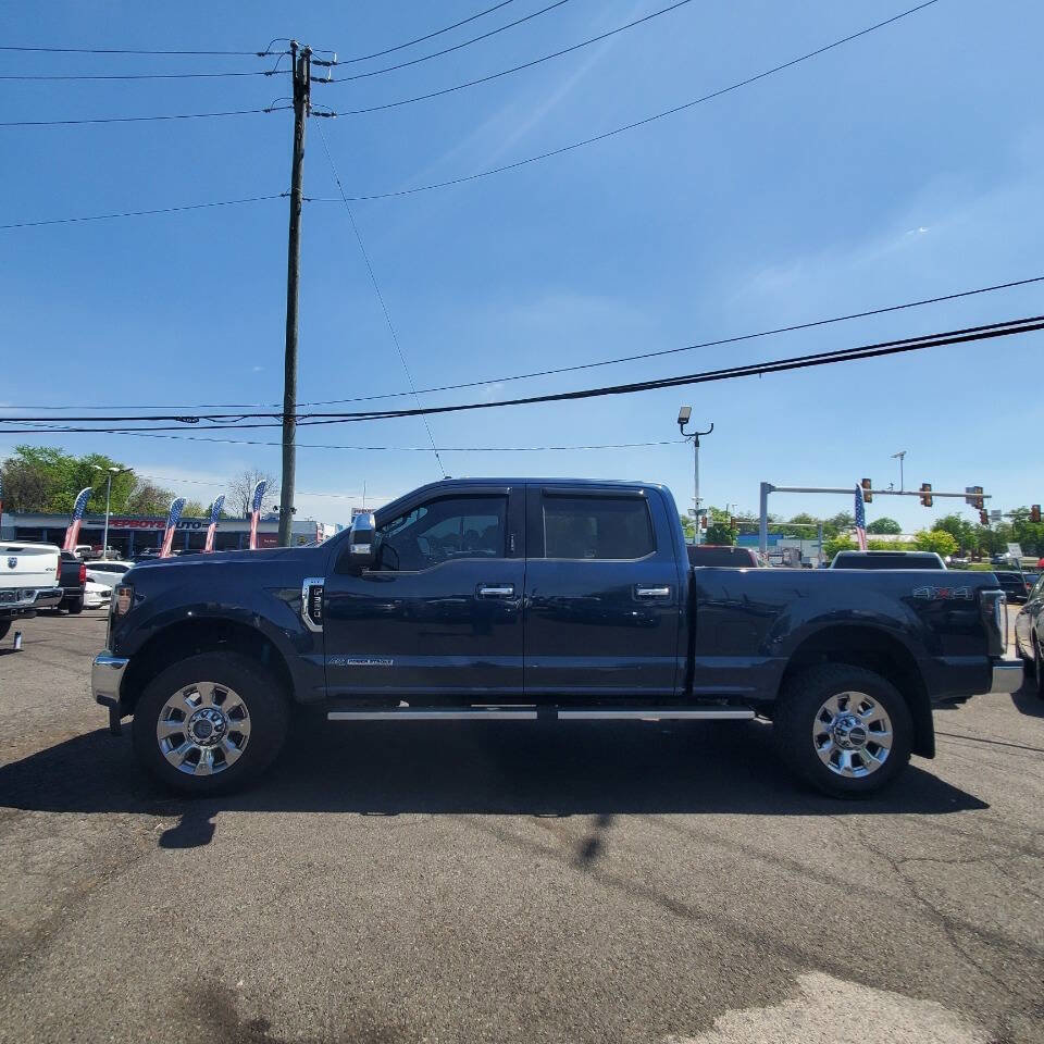 Used 2017 Ford F350 XLT w/ XLT Premium Package AWD/4WD image 2