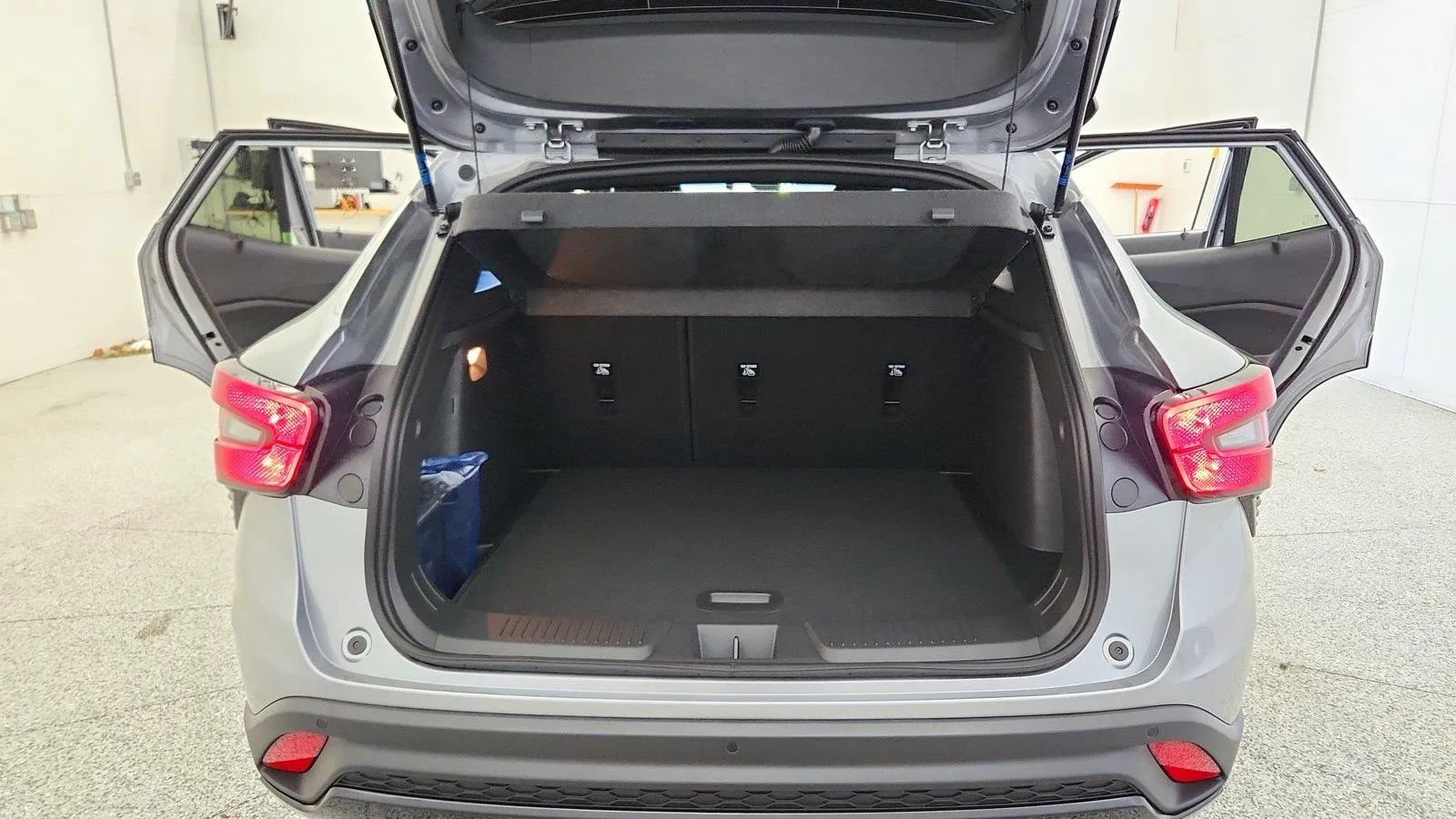 New 2026 Chevrolet Trax RS w/ Sunroof Package FWD image 38