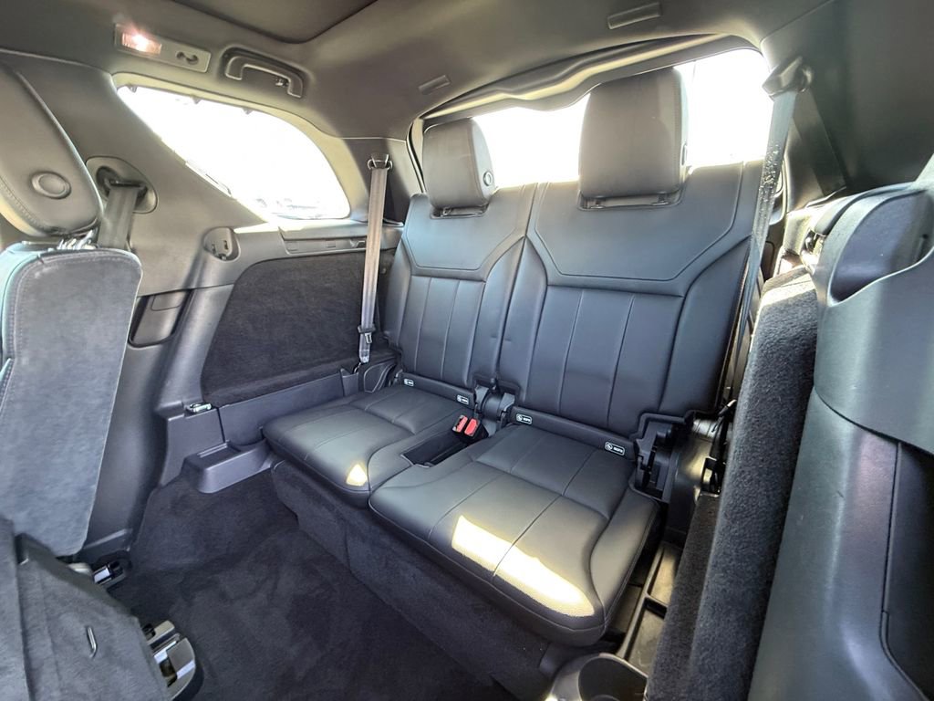 Used 2020 Land Rover Discovery Landmark image 26