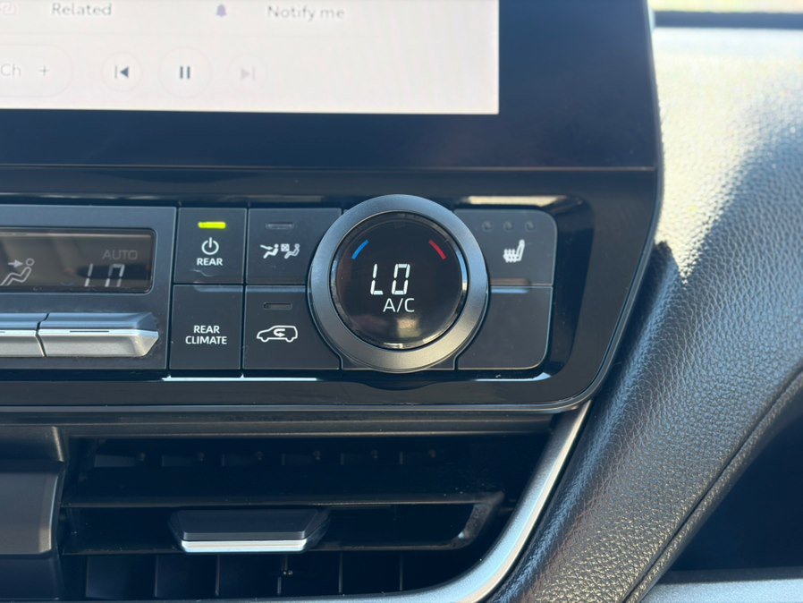 Used 2025 Toyota Grand Highlander AWD image 29