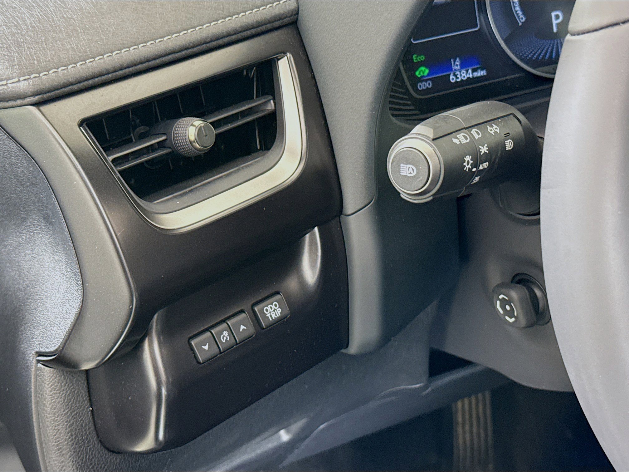 Used 2023 Lexus UX 250h AWD w/ Premium Package image 10