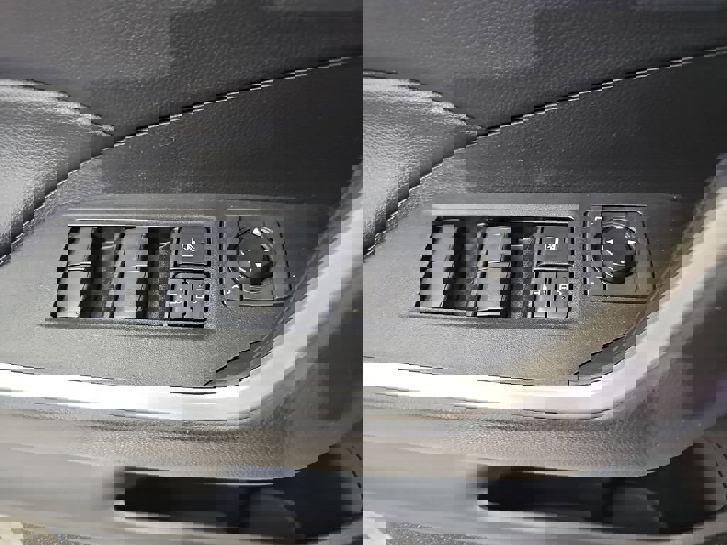 Used 2022 Toyota RAV4 LE image 30