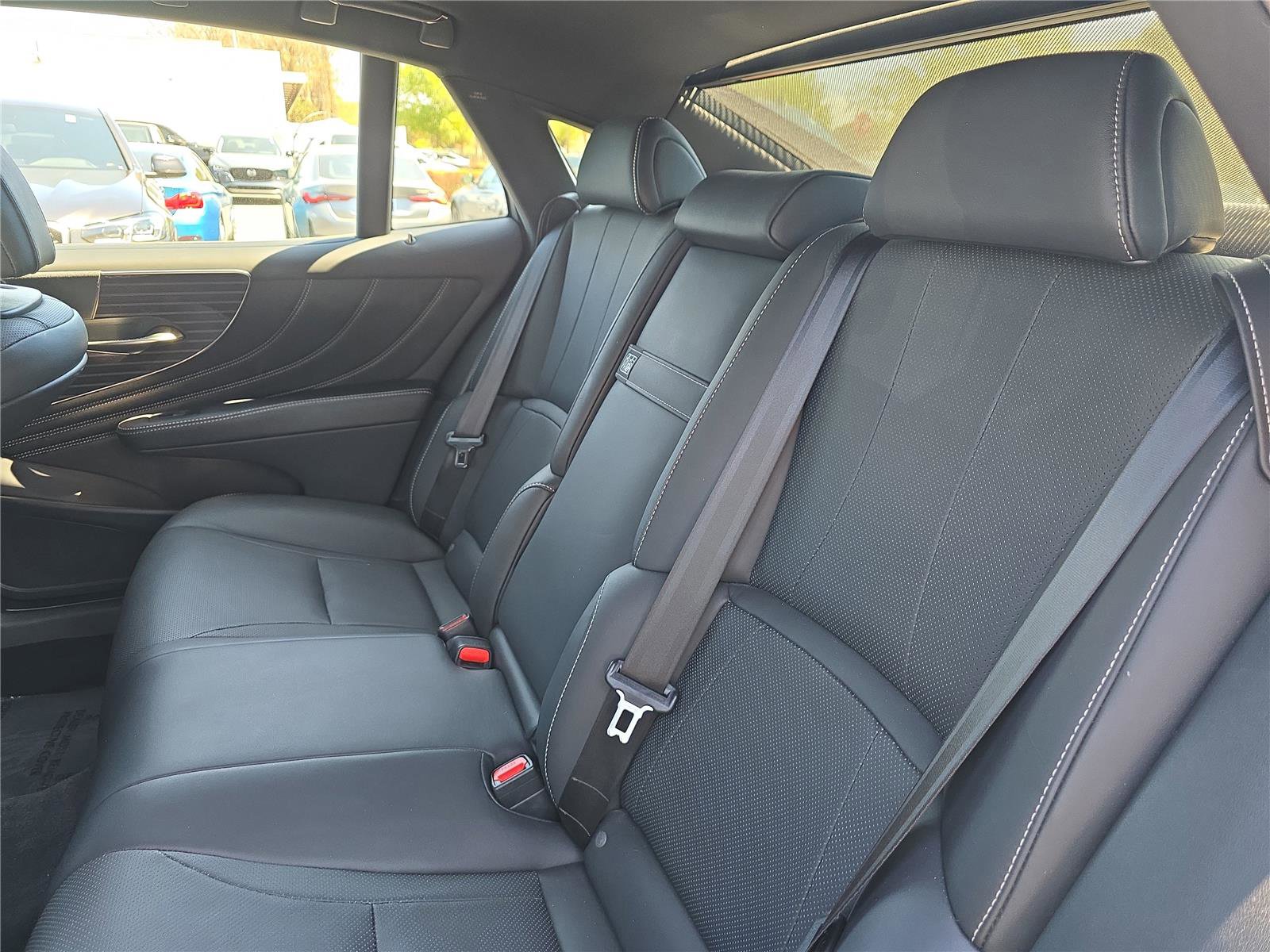 Used 2018 Lexus LS 500h w/ Accessory Package (Z2) image 13