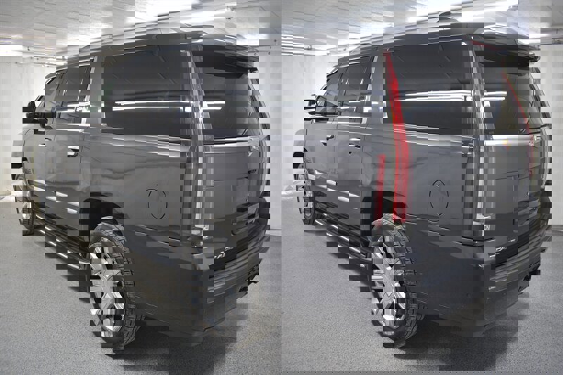 Used 2017 Cadillac Escalade ESV Luxury image 4