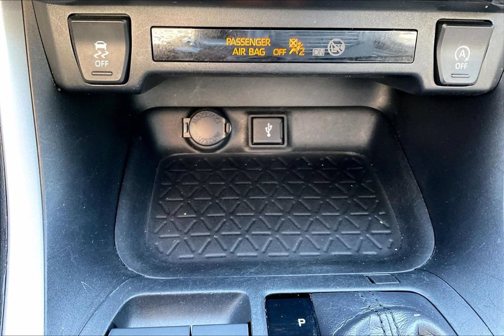 Used 2020 Toyota RAV4 XLE Premium FWD image 17
