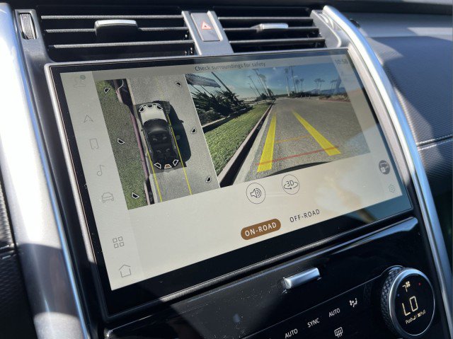 New 2025 Land Rover Discovery Dynamic SE image 28