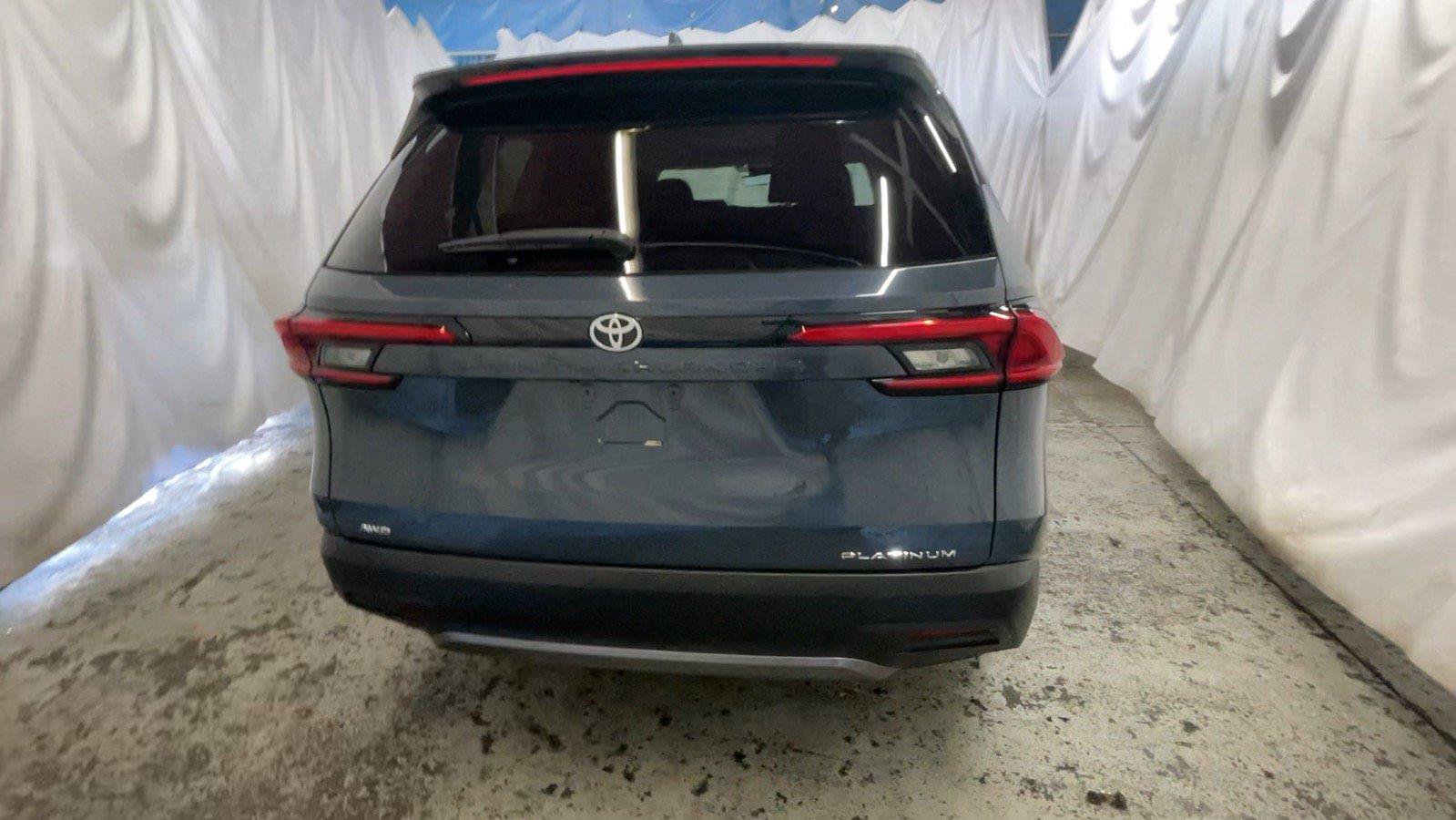 Used 2024 Toyota Grand Highlander AWD image 7