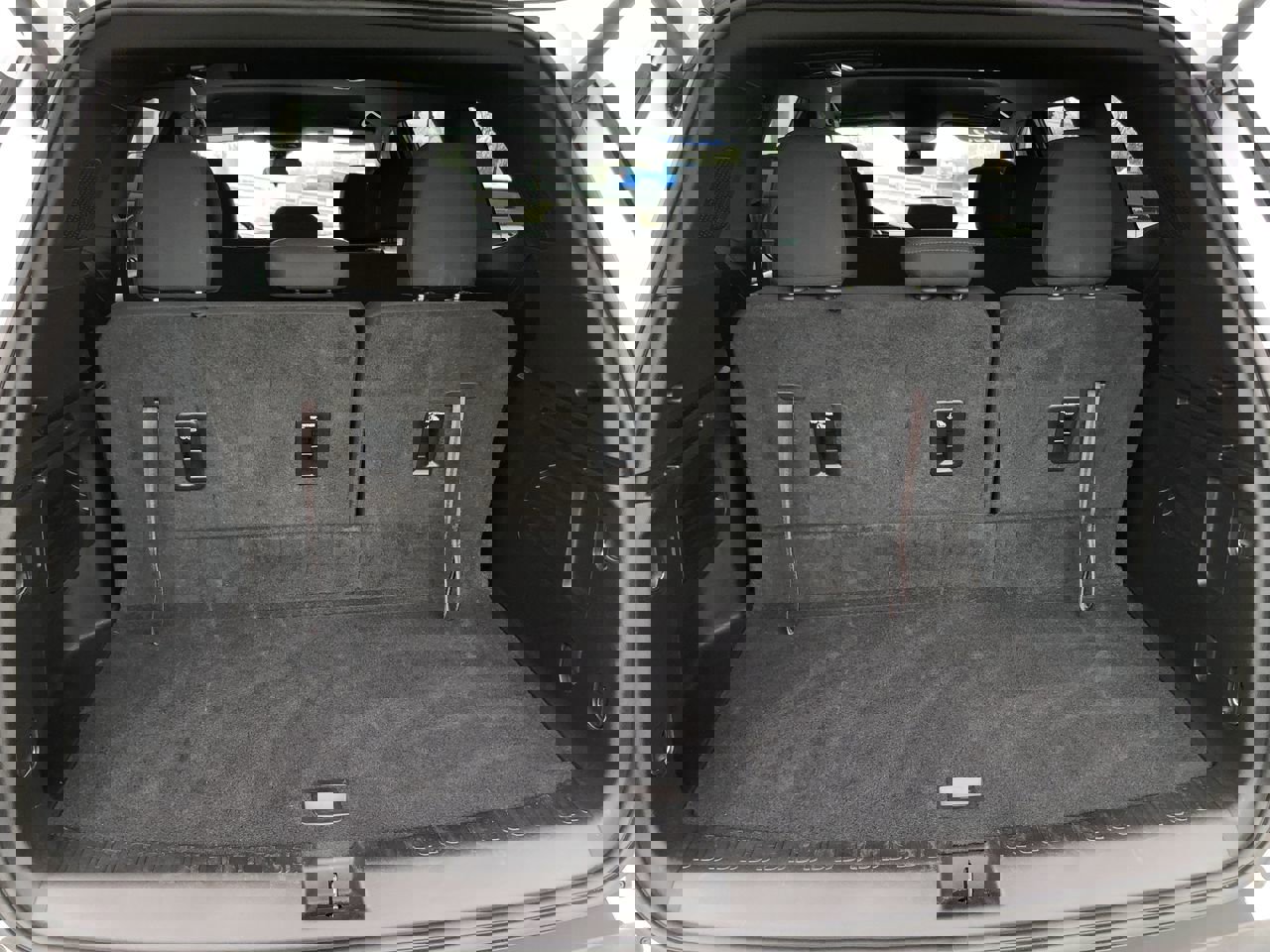 Used 2025 GMC Acadia Elevation image 9