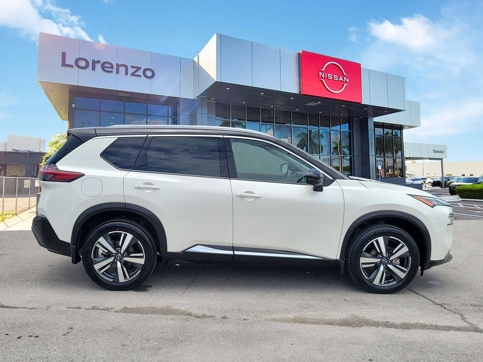 Used 2023 Nissan Rogue SL AWD/4WD image 4
