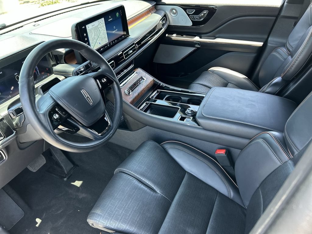 Used 2025 Lincoln Aviator Black Label w/ Black Label Special Edition AWD/4WD image 10